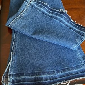 Kancan flare jeans style Estilo 94% cotton 3.8% polyester 1.3% spandex.